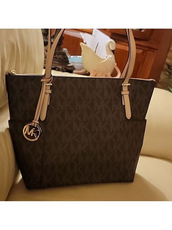 Handbags - NWT Michael Kors bag